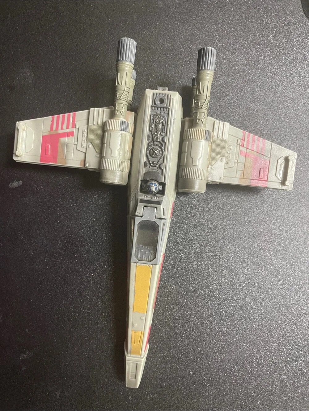 Hasbro 2002 Star Wars Luke Skywalker  X-Wing Fighter Toy with R2D2